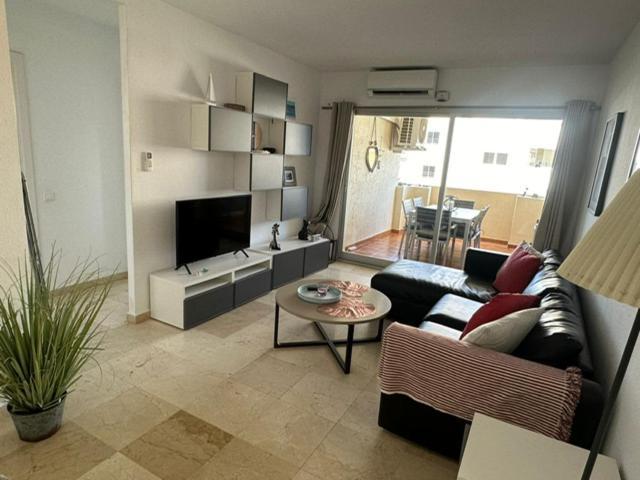 Estepona Marina, Modern Apartment, Sea Views, Balcony, Sleeps 6, Family Friendly Apartment *