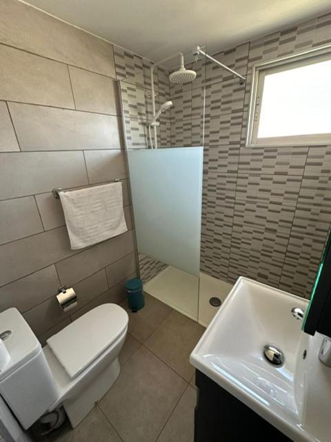 Estepona Marina, Modern Apartment, Sea Views, Balcony, Sleeps 6, Family Friendly Estepona