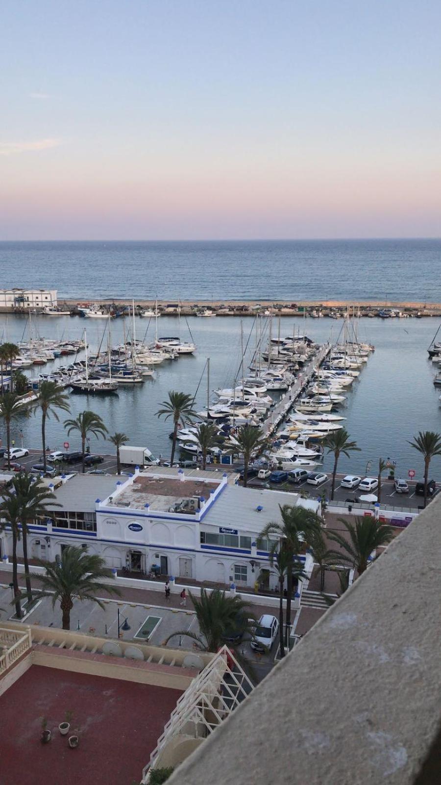 Apartment Estepona Marina, Modern Apartment, Sea Views, Balcony, Sleeps 6, Family Friendly *