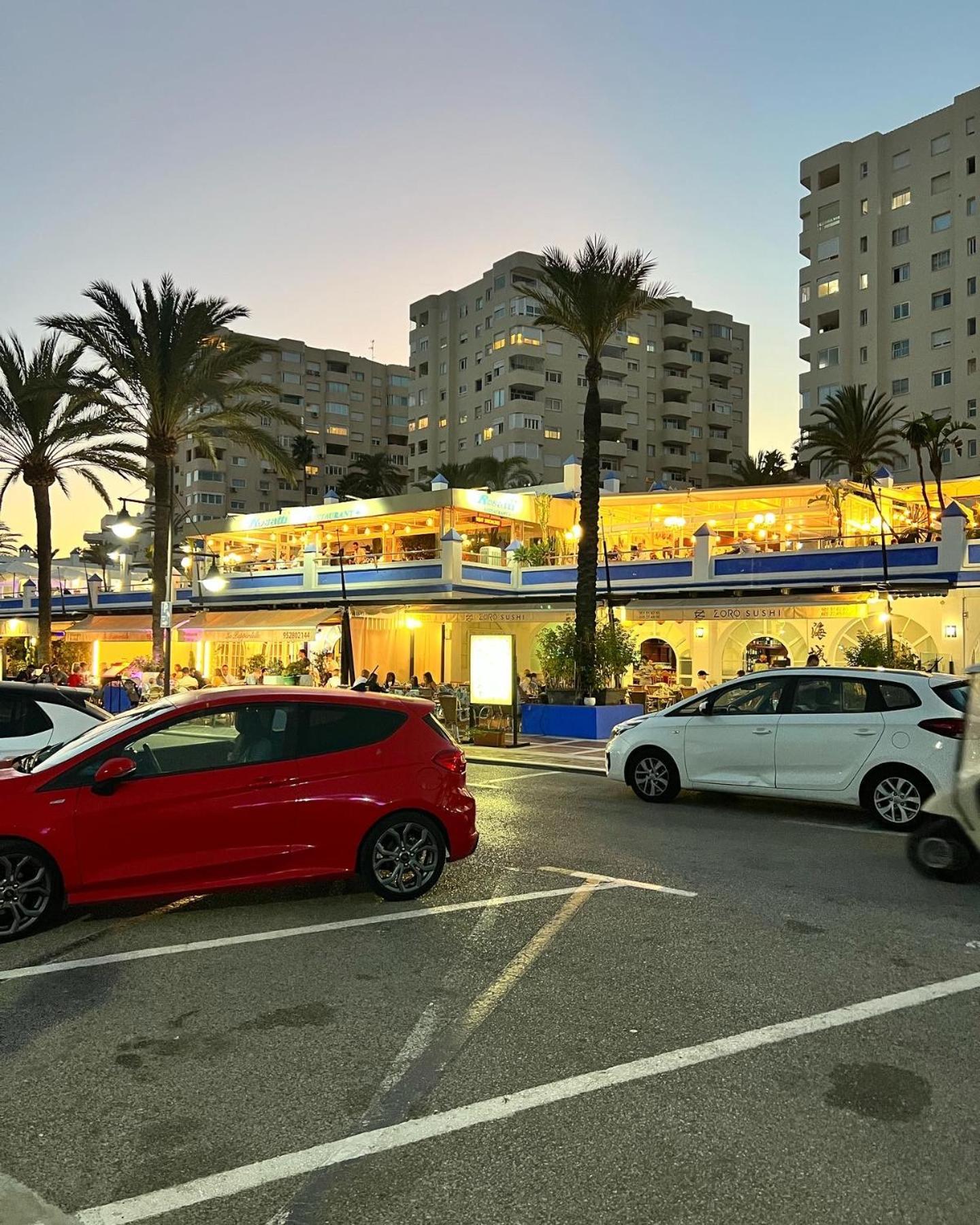 Estepona Marina, Modern Apartment, Sea Views, Balcony, Sleeps 6, Family Friendly *