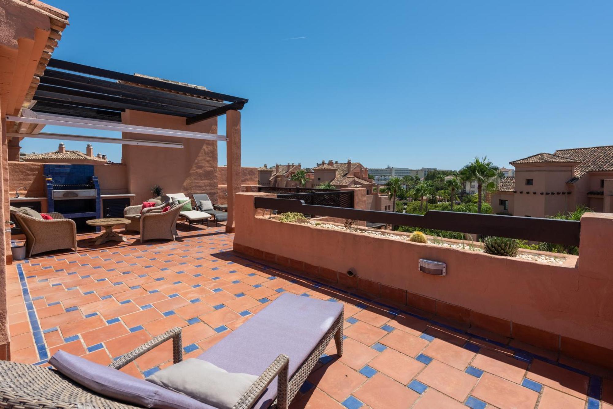 Flamenco Rose Apartment *