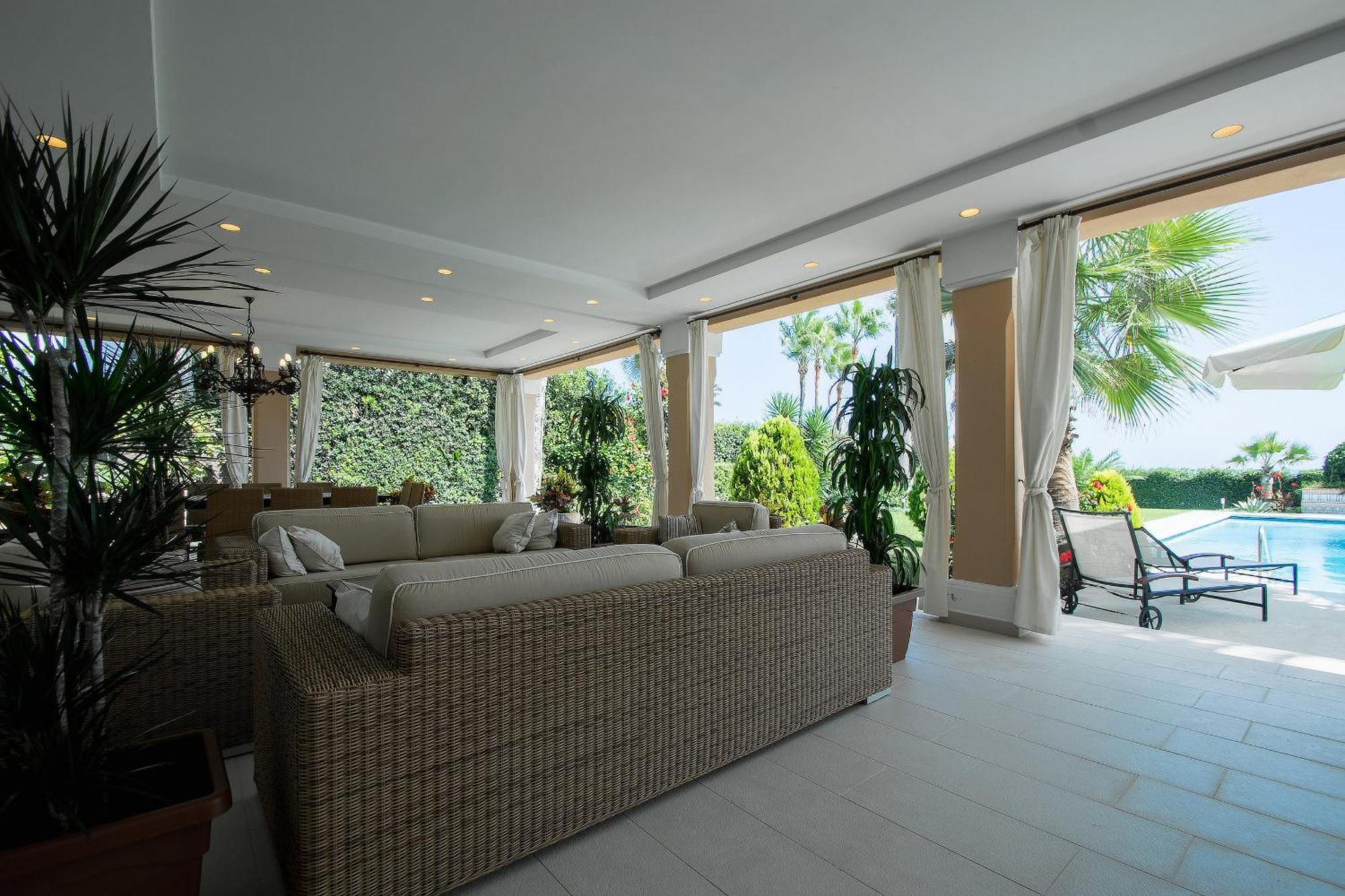 Villa 1072 Beachfront El Paraiso Retreat With Pool & Bbq *