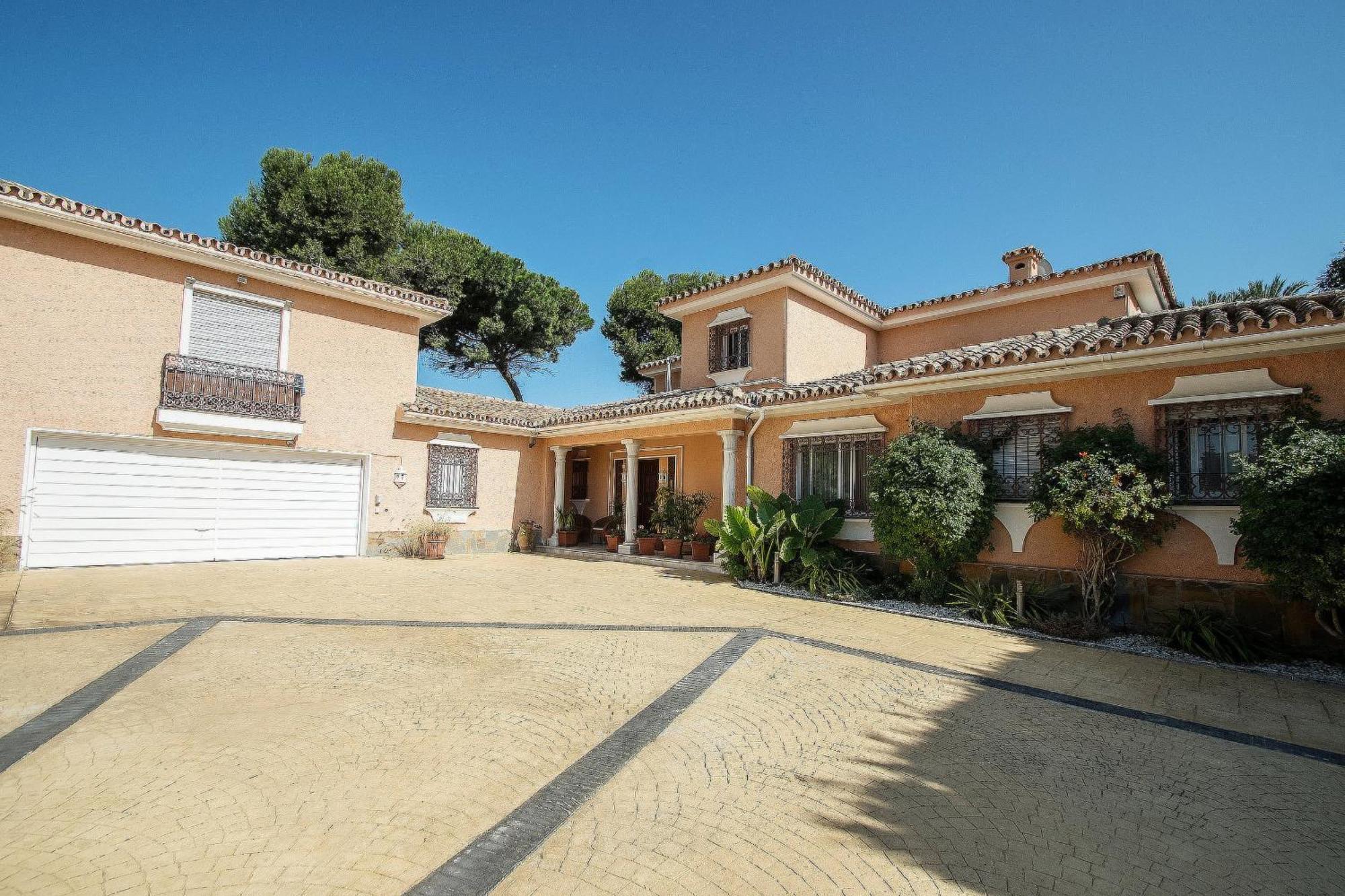 1072 Beachfront El Paraiso Retreat With Pool & Bbq