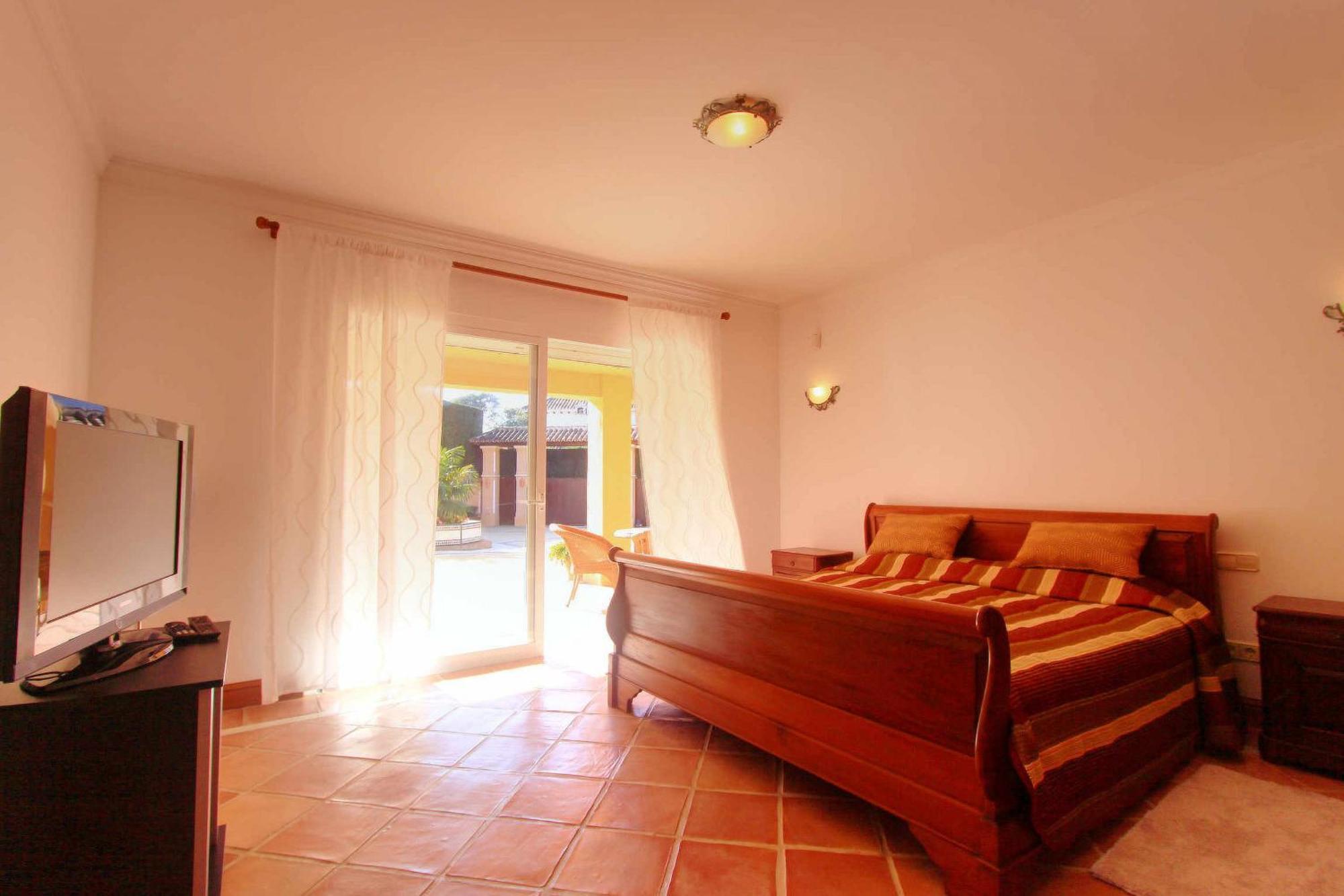 Villa 1072 Beachfront El Paraiso Retreat With Pool & Bbq *