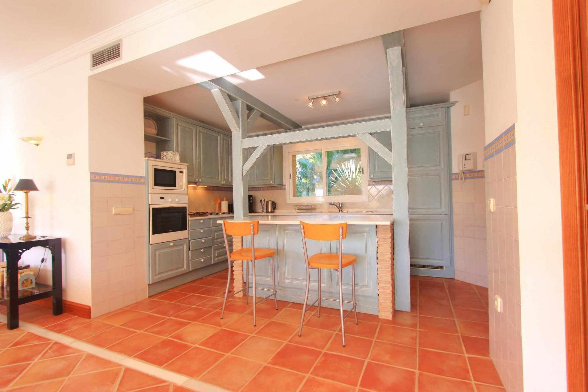 1072 Beachfront El Paraiso Retreat With Pool & Bbq Villa