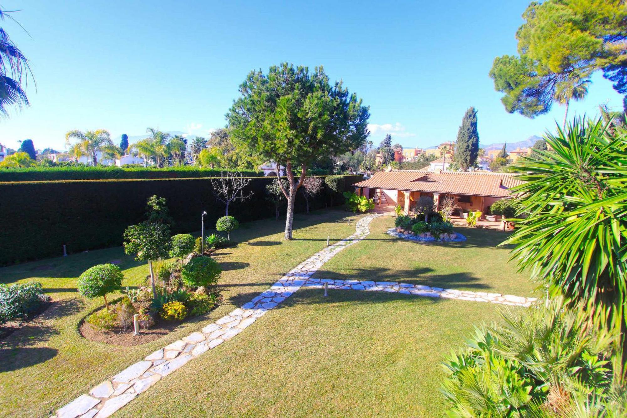 Villa 1072 Beachfront El Paraiso Retreat With Pool & Bbq *