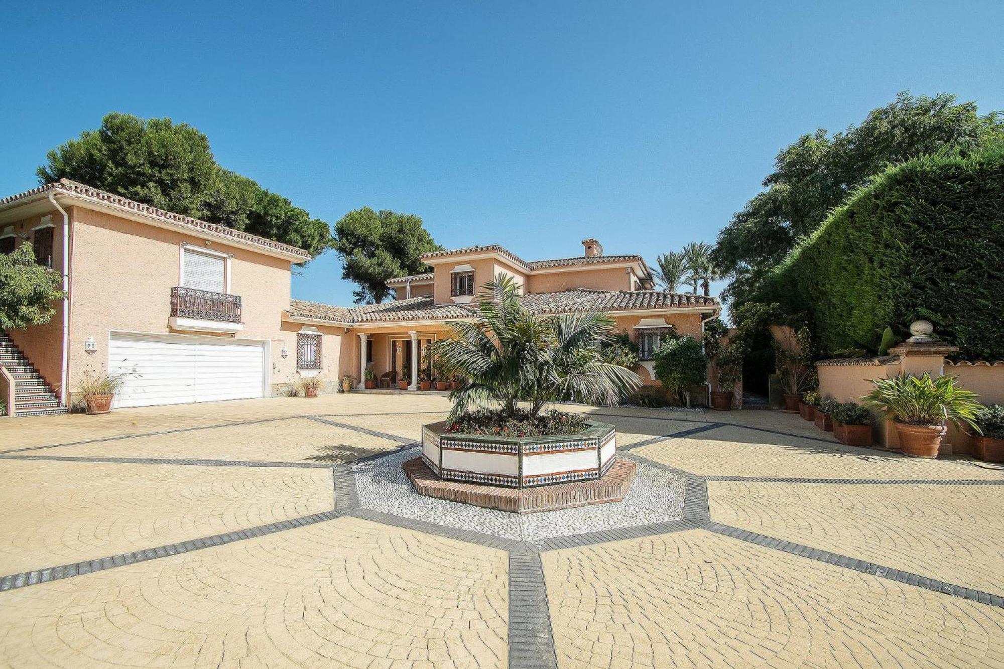 1072 Beachfront El Paraiso Retreat With Pool & Bbq Villa Estepona