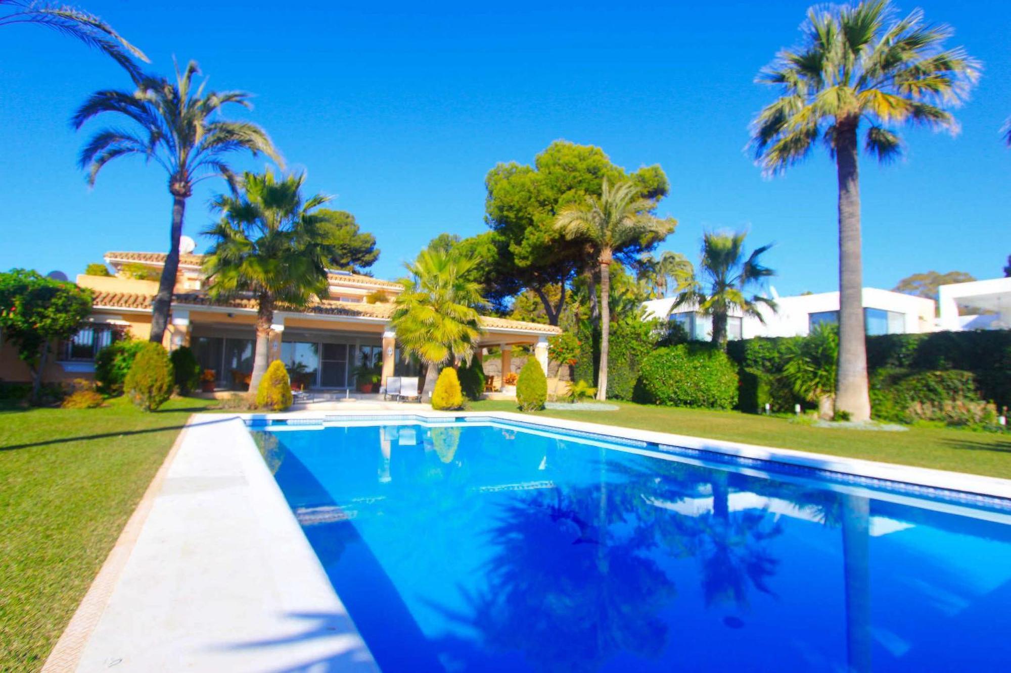 1072 Beachfront El Paraiso Retreat With Pool & Bbq *