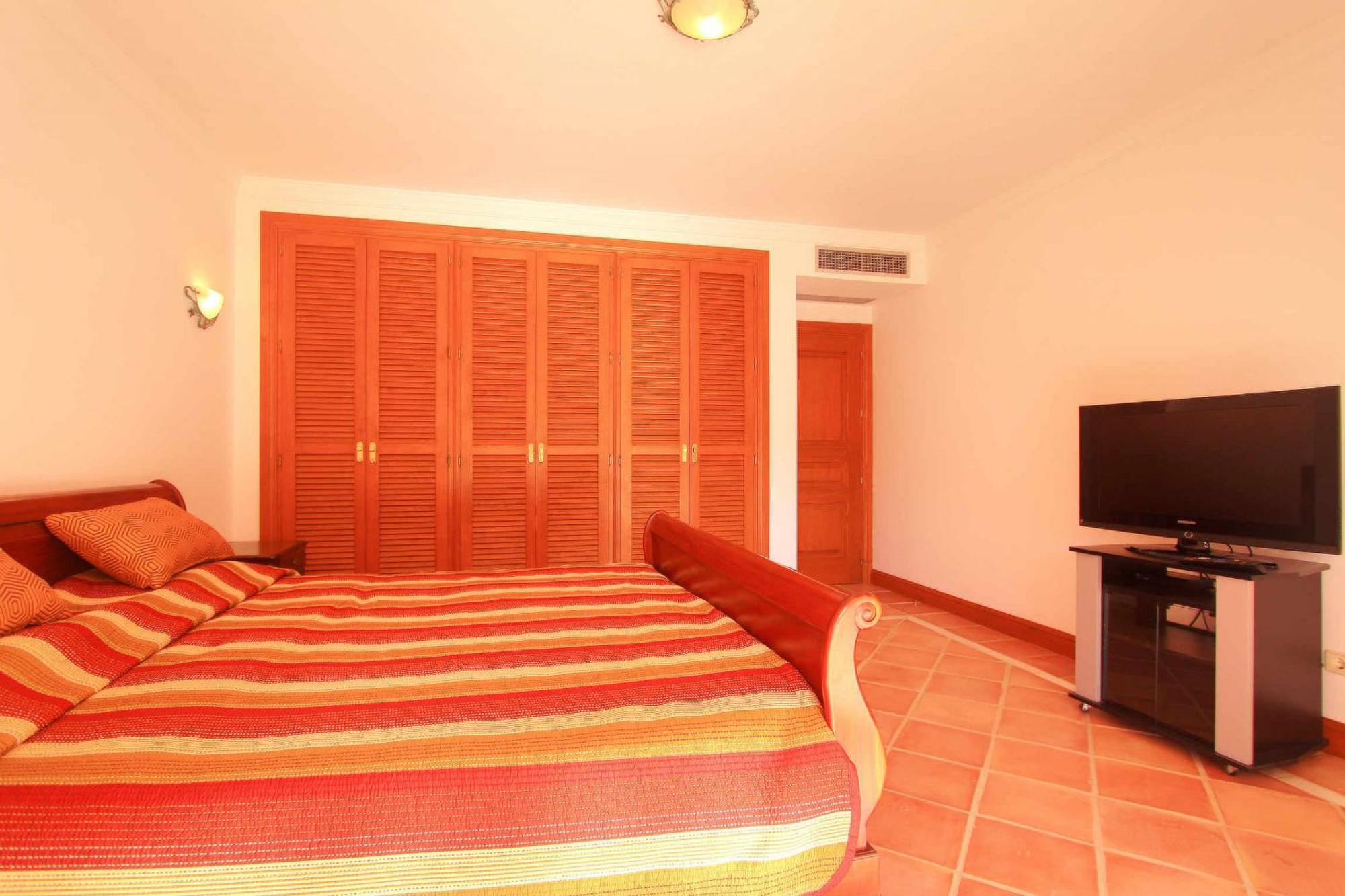 Villa 1072 Beachfront El Paraiso Retreat With Pool & Bbq *