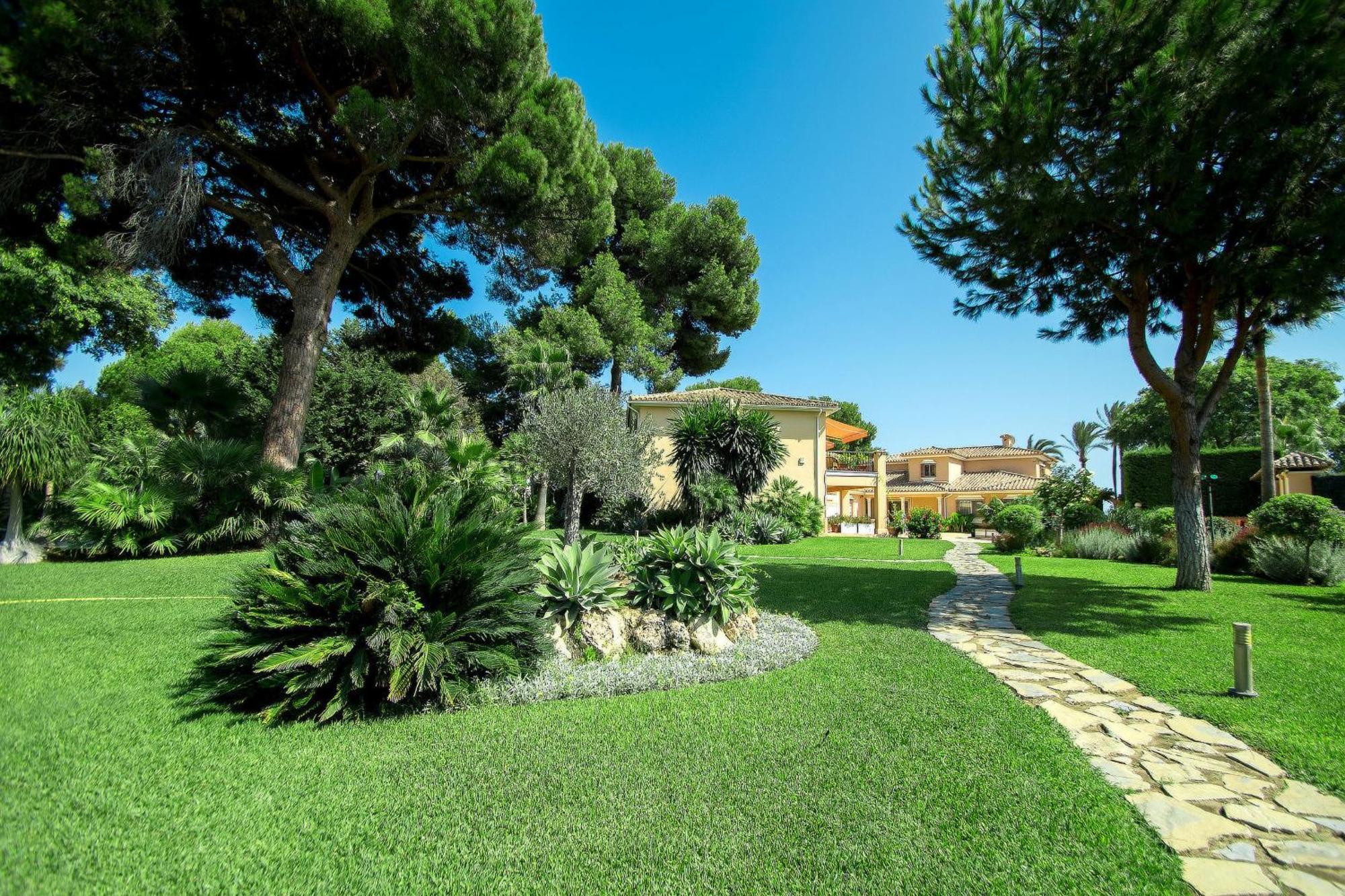 1072 Beachfront El Paraiso Retreat With Pool & Bbq