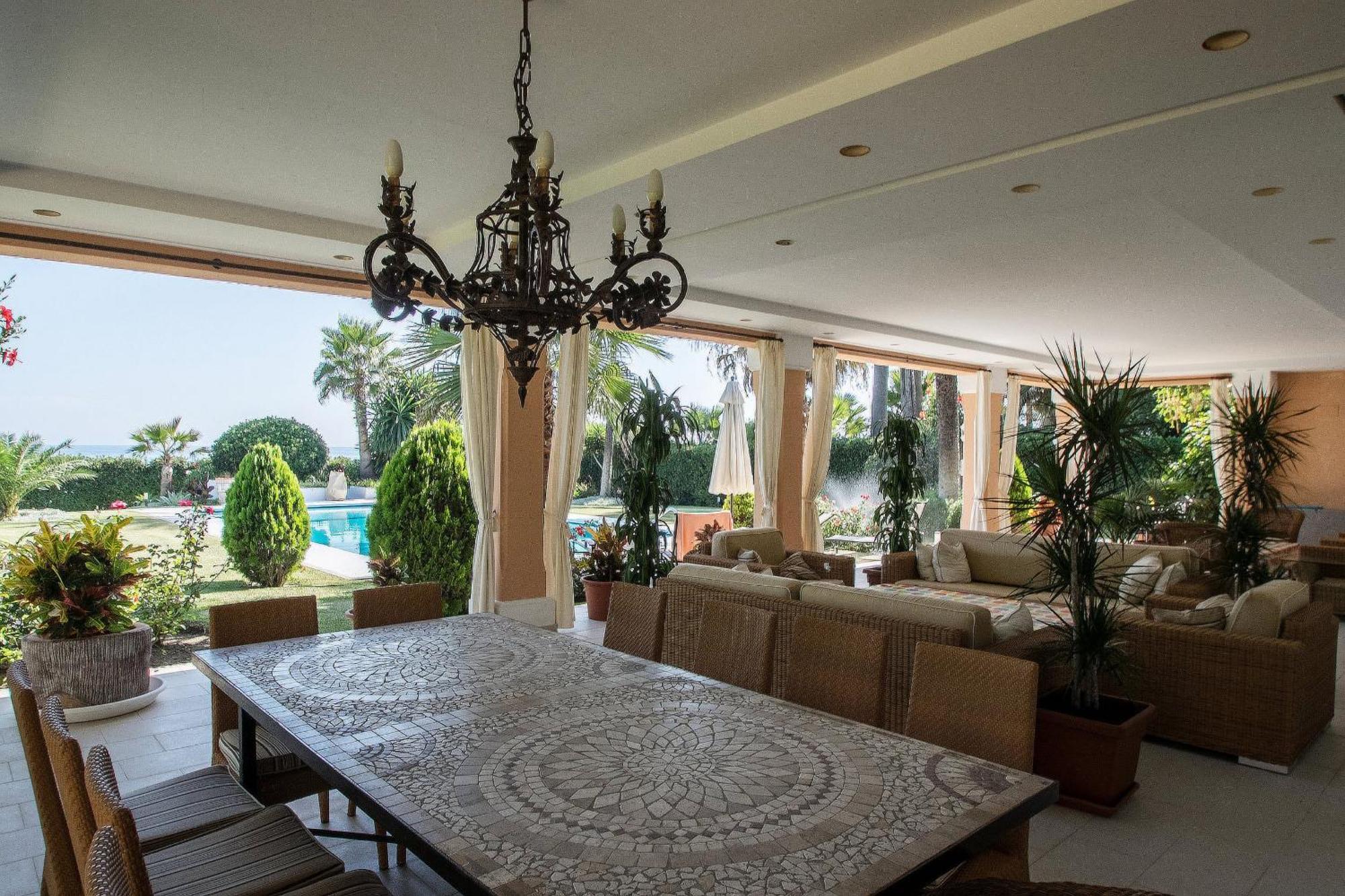 1072 Beachfront El Paraiso Retreat With Pool & Bbq Villa Estepona