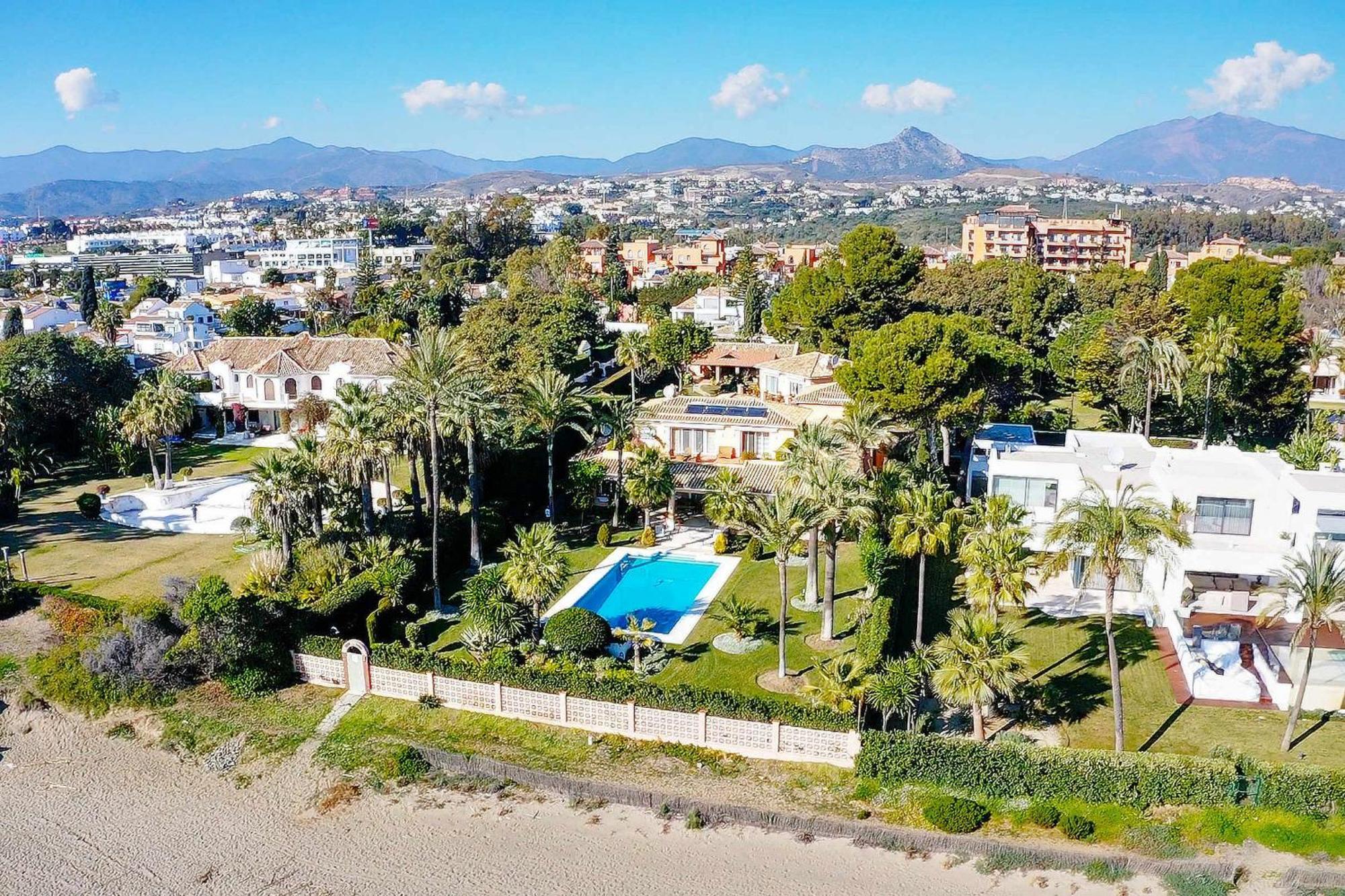 1072 Beachfront El Paraiso Retreat With Pool & Bbq *