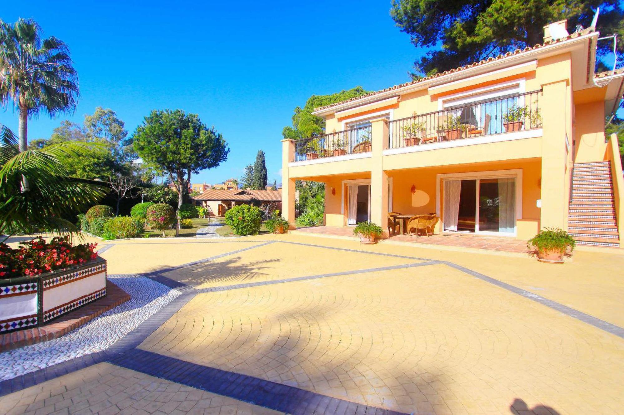 1072 Beachfront El Paraiso Retreat With Pool & Bbq * Estepona