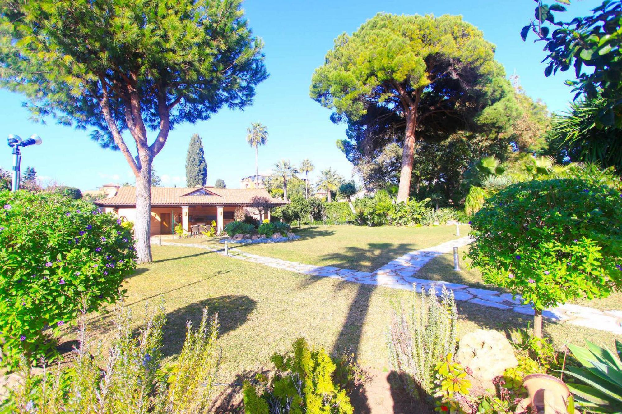 1072 Beachfront El Paraiso Retreat With Pool & Bbq