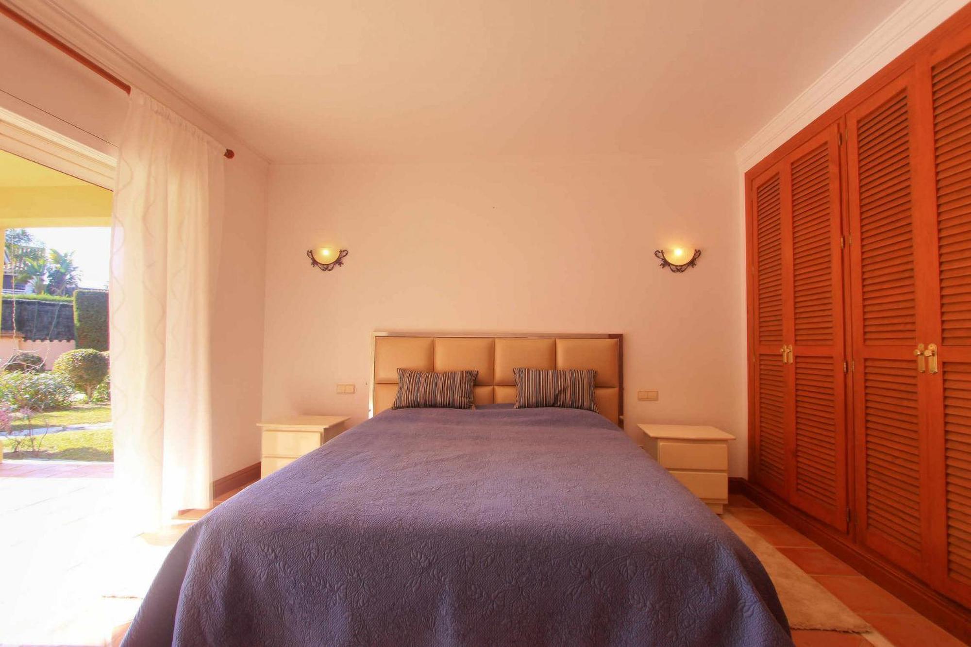 Villa 1072 Beachfront El Paraiso Retreat With Pool & Bbq *