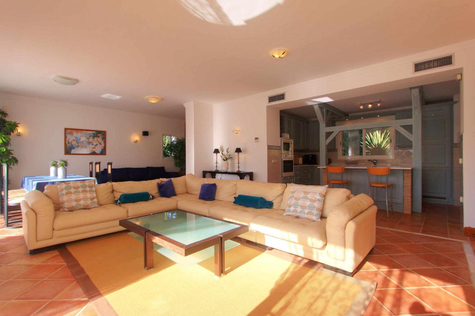 Villa 1072 Beachfront El Paraiso Retreat With Pool & Bbq Estepona