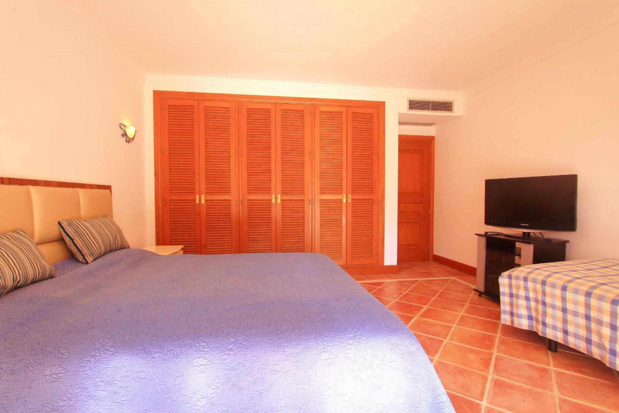 1072 Beachfront El Paraiso Retreat With Pool & Bbq Villa Estepona