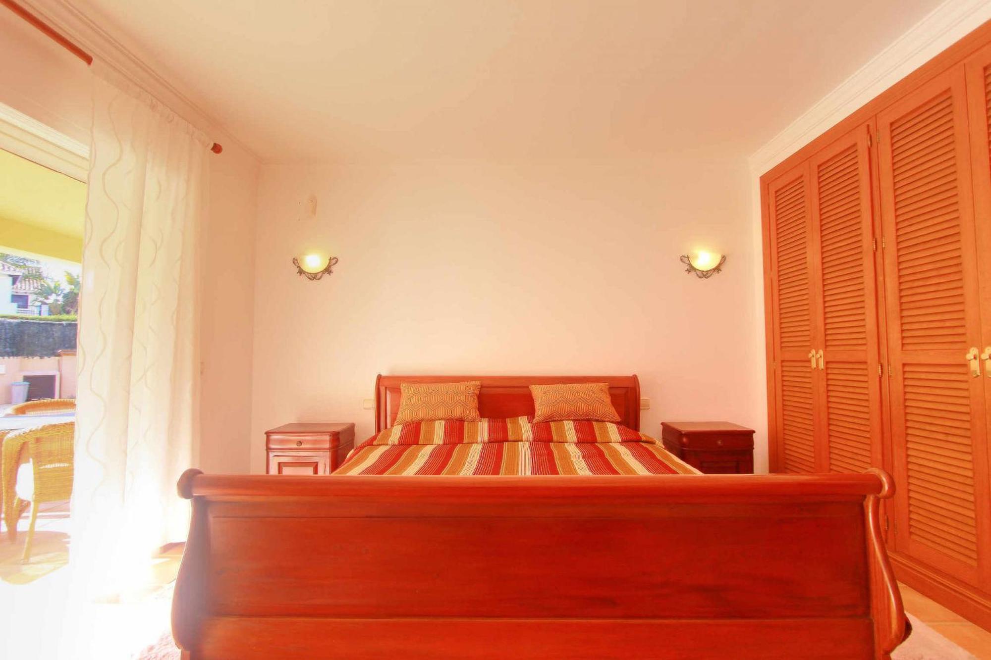 Villa 1072 Beachfront El Paraiso Retreat With Pool & Bbq