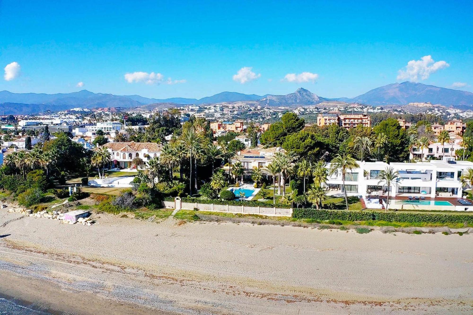 1072 Beachfront El Paraiso Retreat With Pool & Bbq
