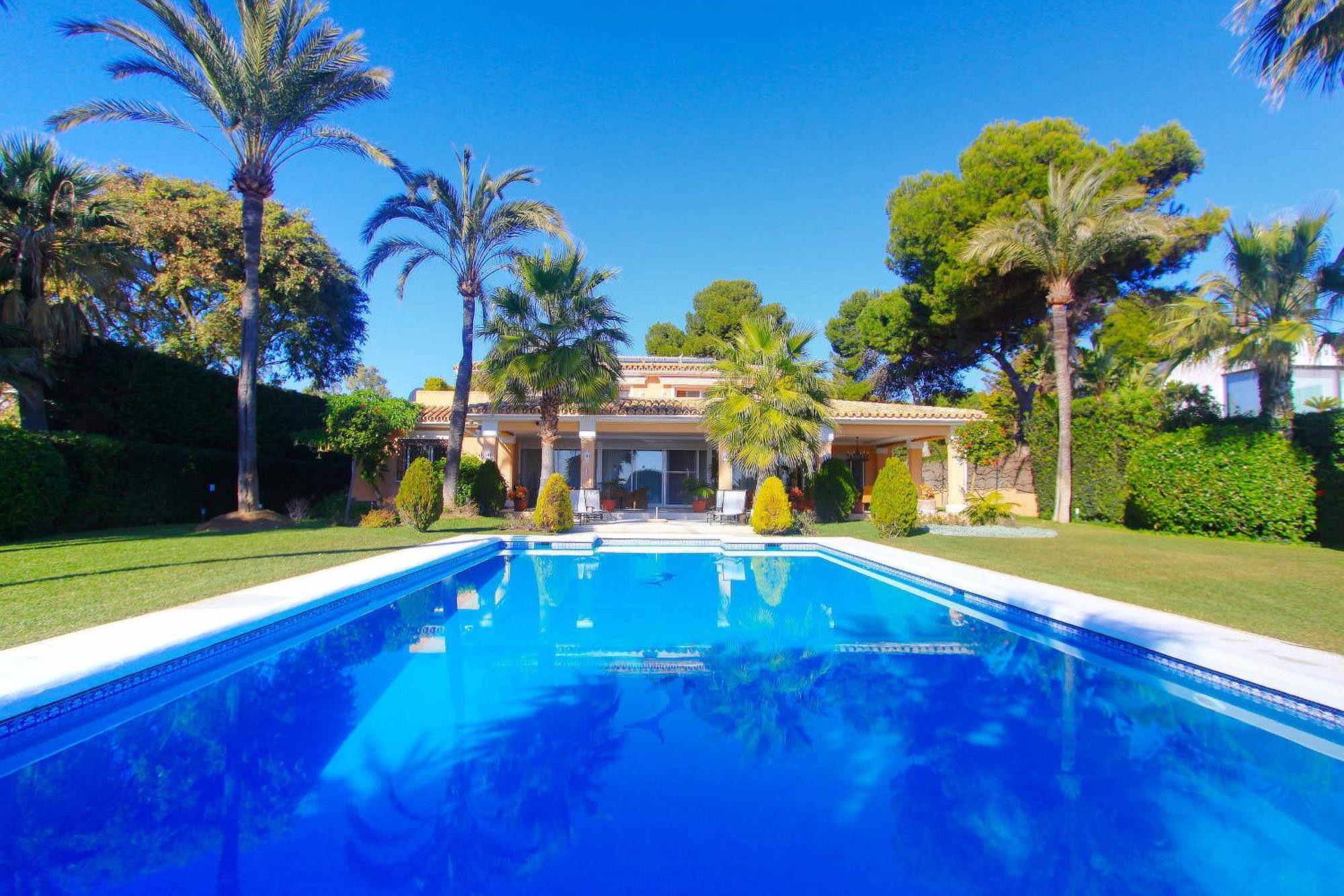 1072 Beachfront El Paraiso Retreat With Pool & Bbq * Estepona