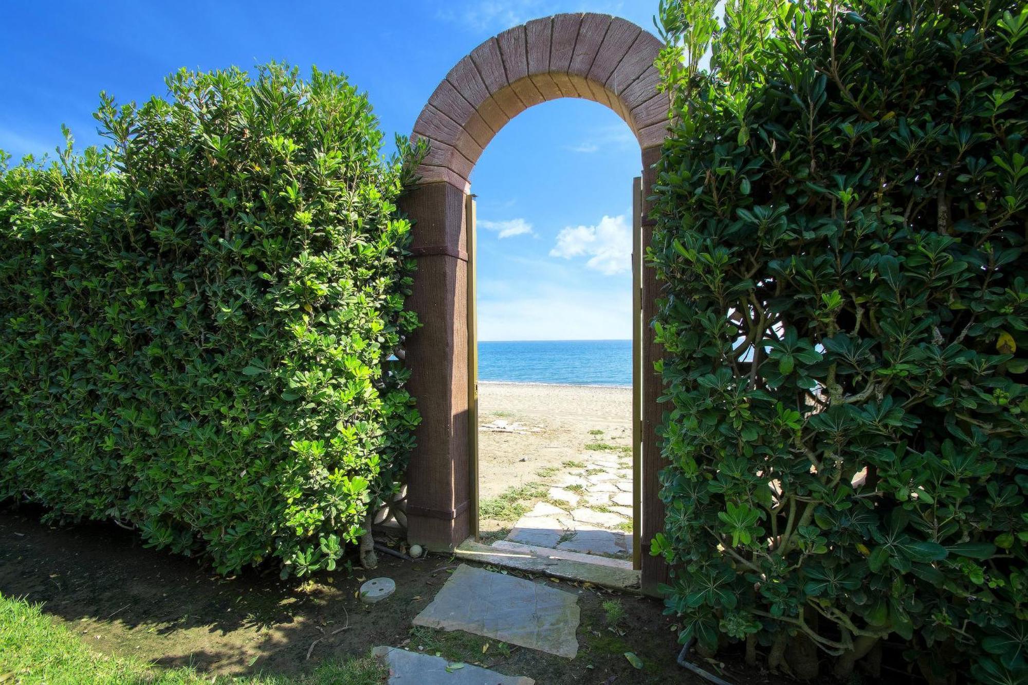 1072 Beachfront El Paraiso Retreat With Pool & Bbq *