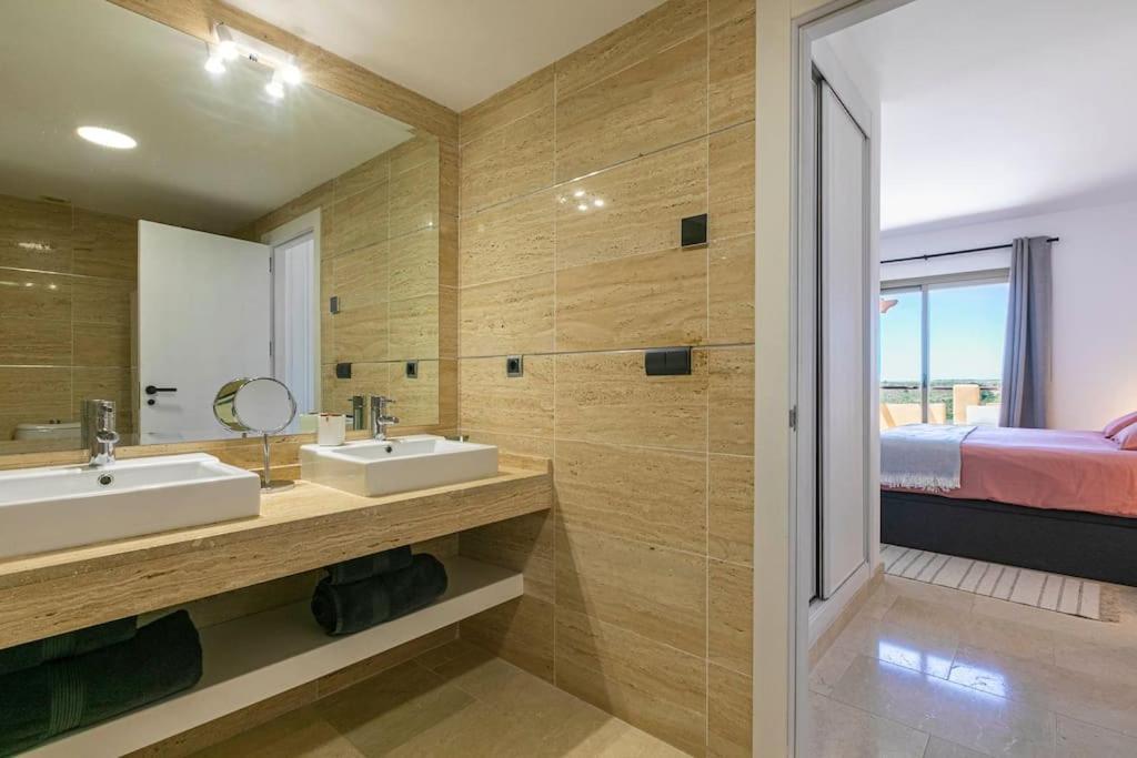Idyllic Penthouse With Sea View In Benahavis * Estepona