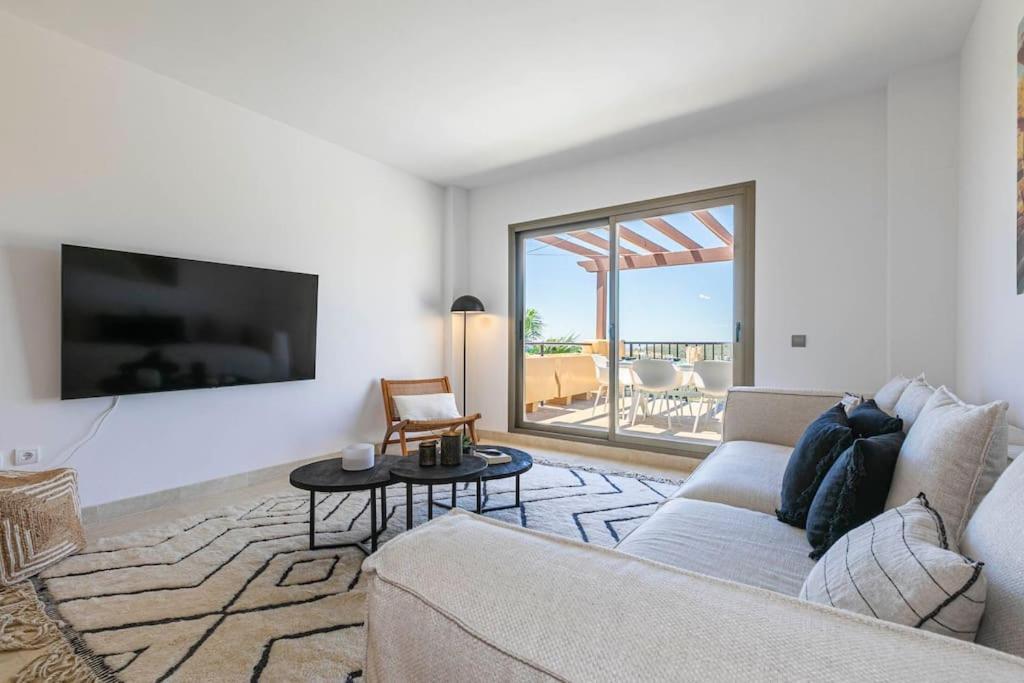 Apartment Idyllic Penthouse With Sea View In Benahavis Estepona