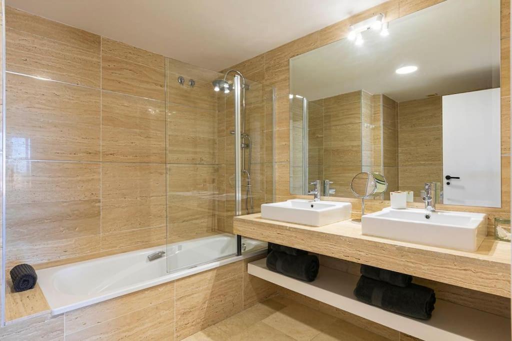 Apartment Idyllic Penthouse With Sea View In Benahavis Estepona