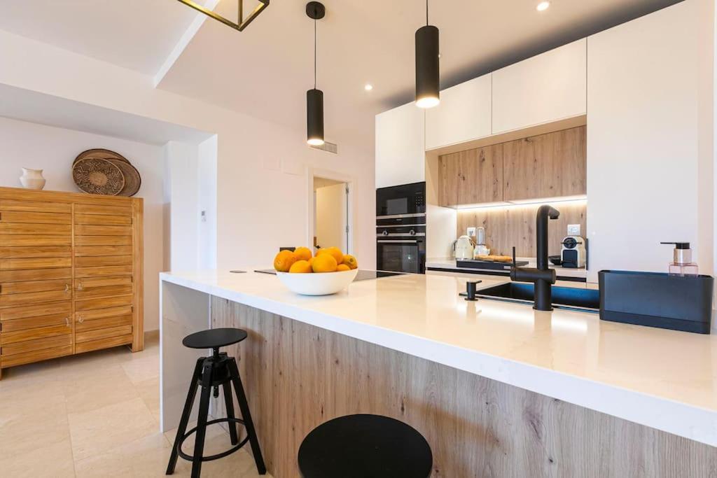 Idyllic Penthouse With Sea View In Benahavis