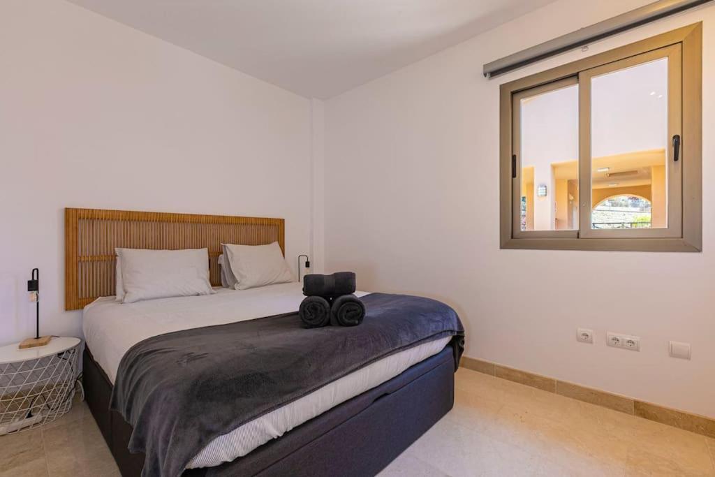Apartment Idyllic Penthouse With Sea View In Benahavis Estepona