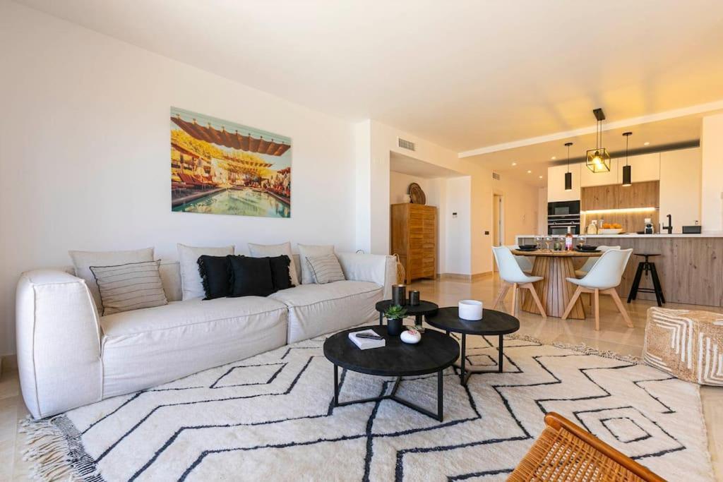 Idyllic Penthouse With Sea View In Benahavis *