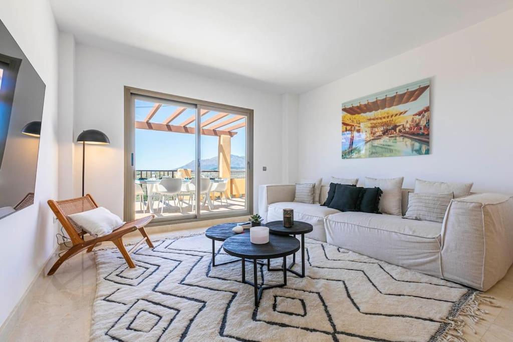 Idyllic Penthouse With Sea View In Benahavis * Estepona