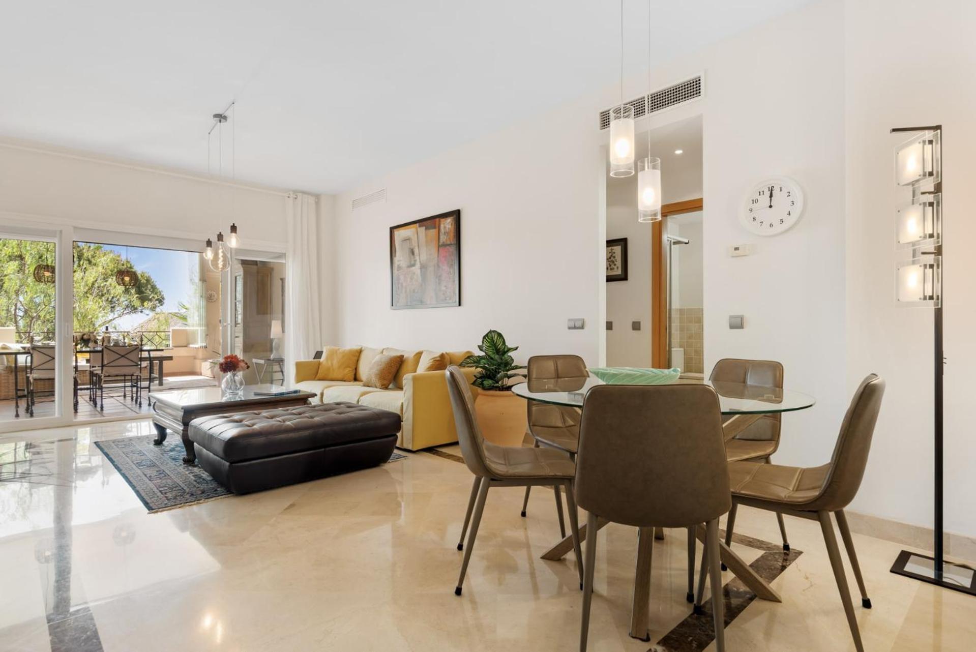 Vivi Homes - Toscana Luxury, Views, Pool & Terrace Apartment