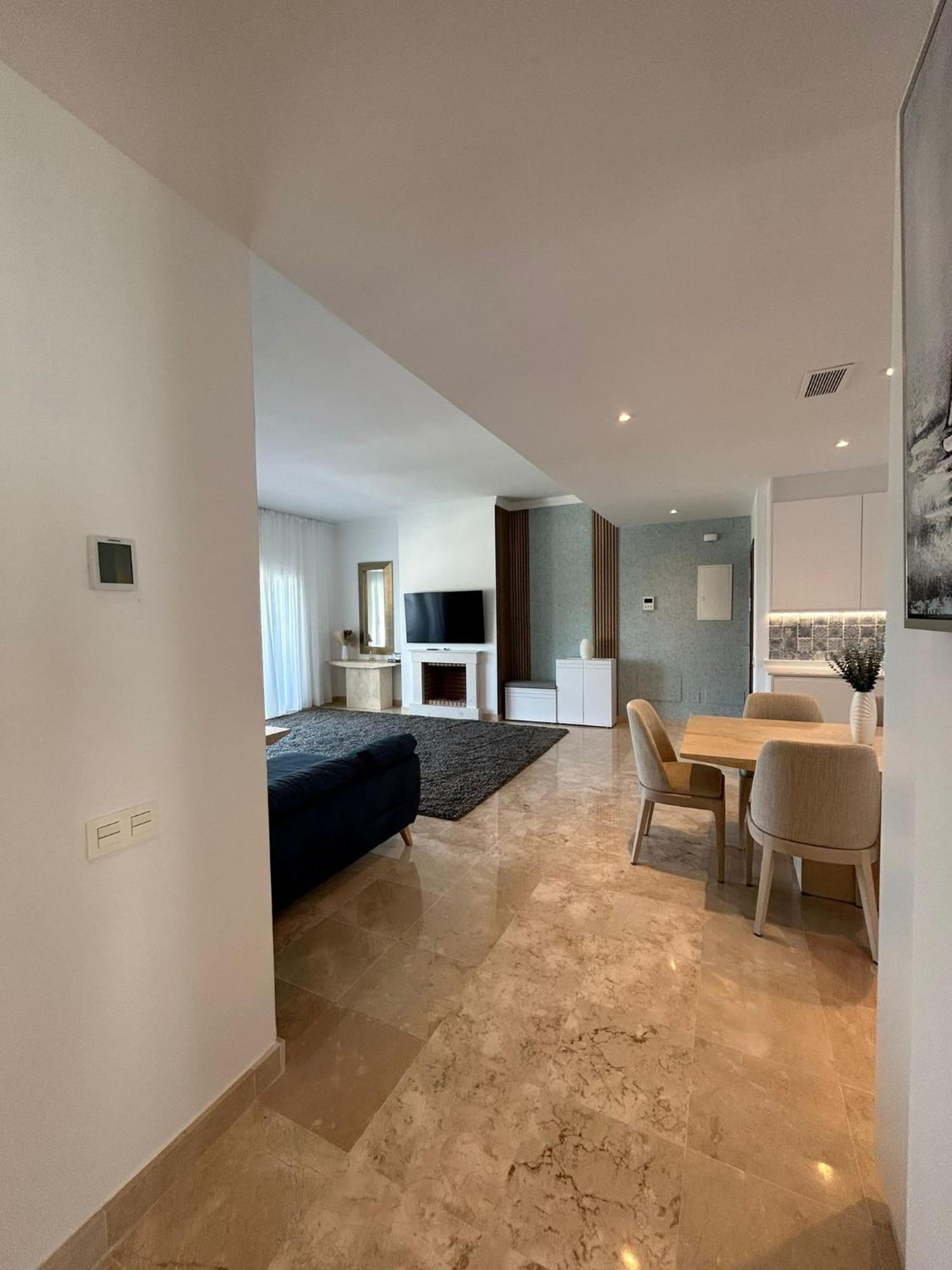 Luxury Sea View Penthouse Apartment *