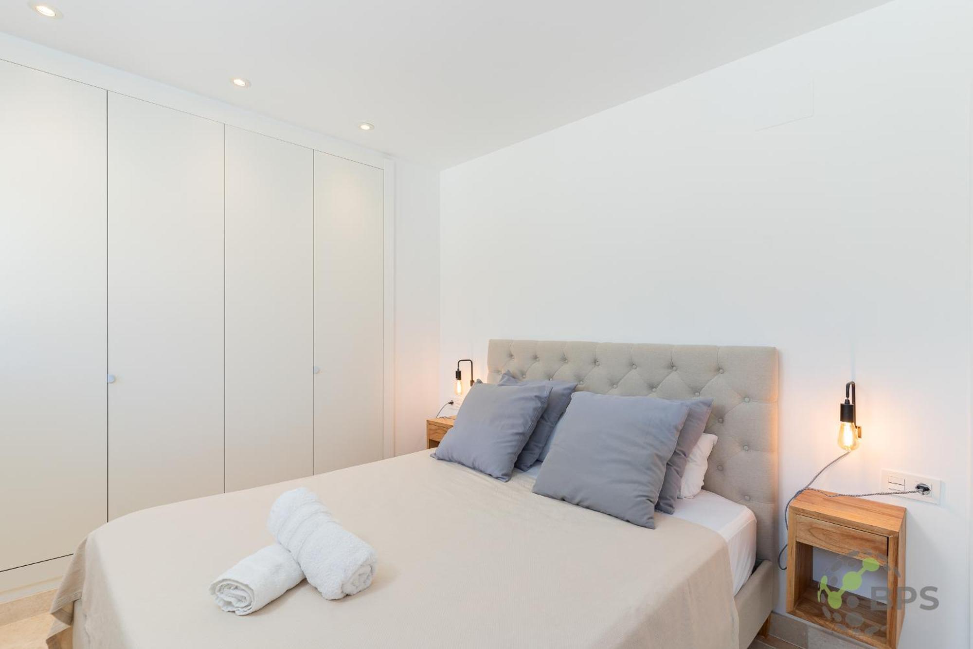 Luxurious-3-bed-penthouse-360-sea Views-263 *