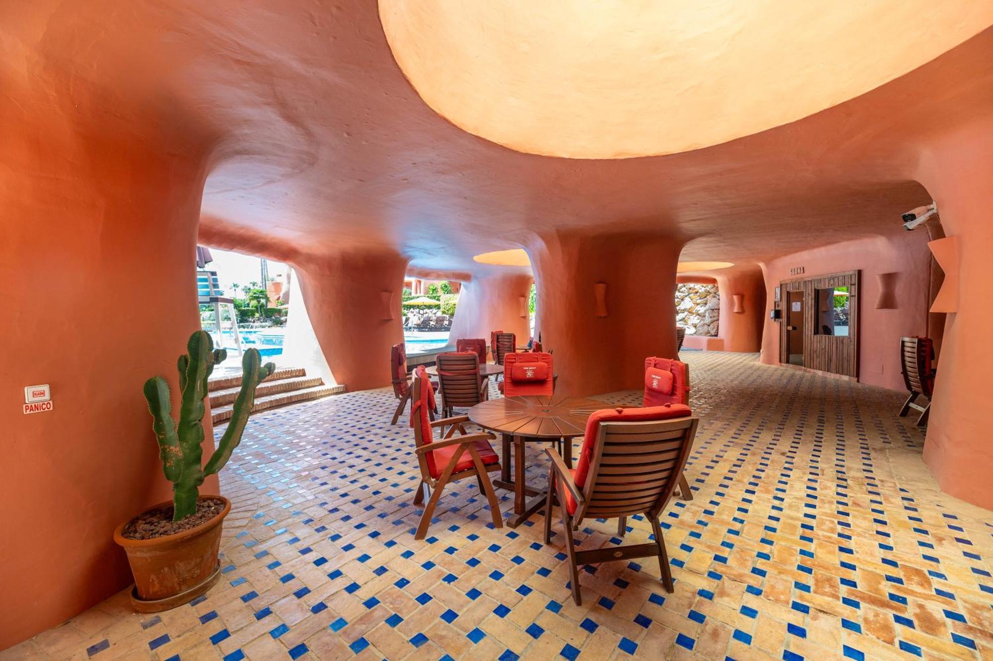 Vacation Marbella I The Signature Penthouse, Sea View, Sauna, Private Heated Jacuzzi, Cutting-edge Amenities *