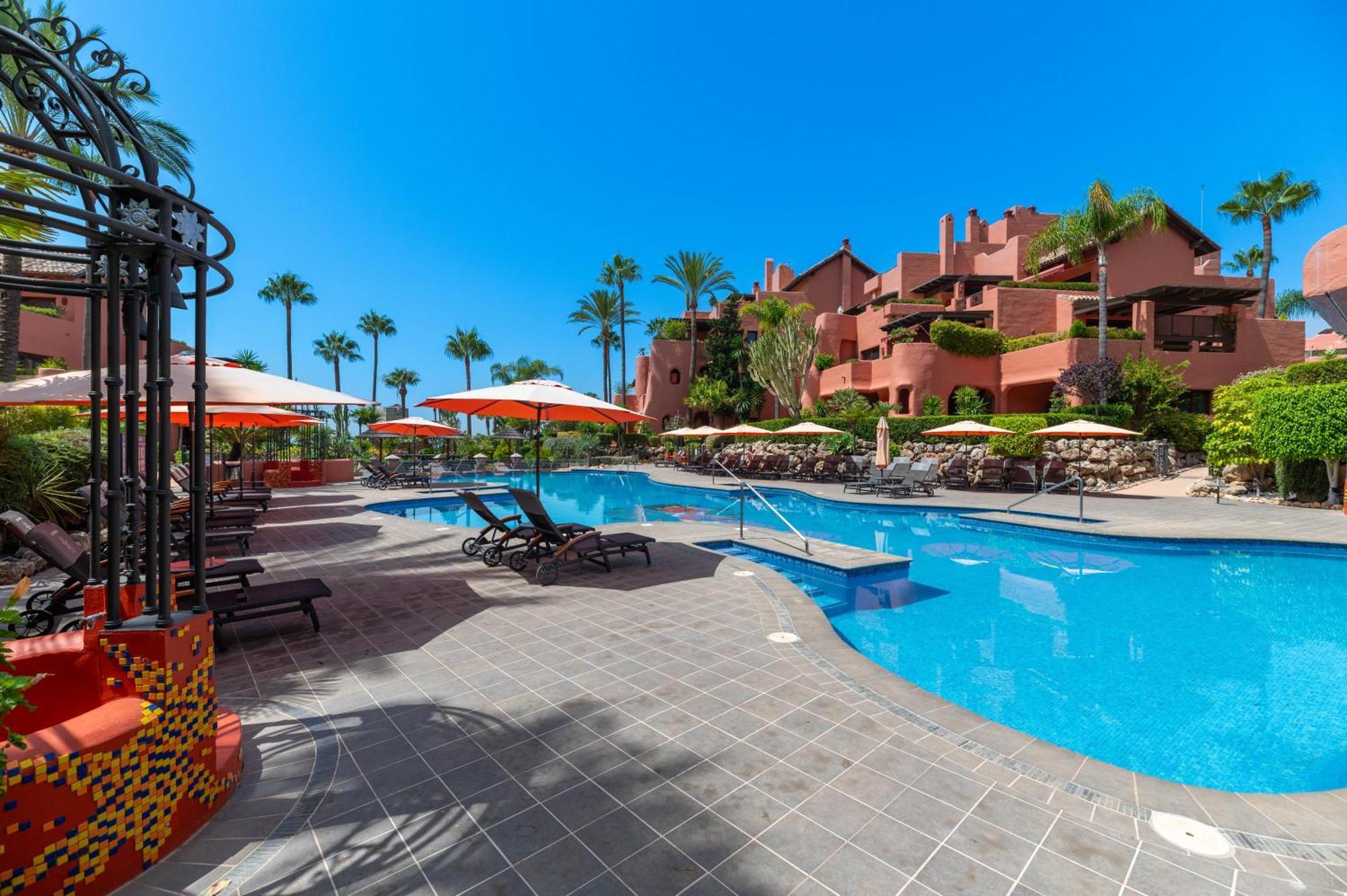 Vacation Marbella I The Signature Penthouse, Sea View, Sauna, Private Heated Jacuzzi, Cutting-edge Amenities *