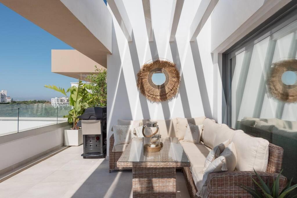 Penthouse With Ocean View Apartamento Estepona