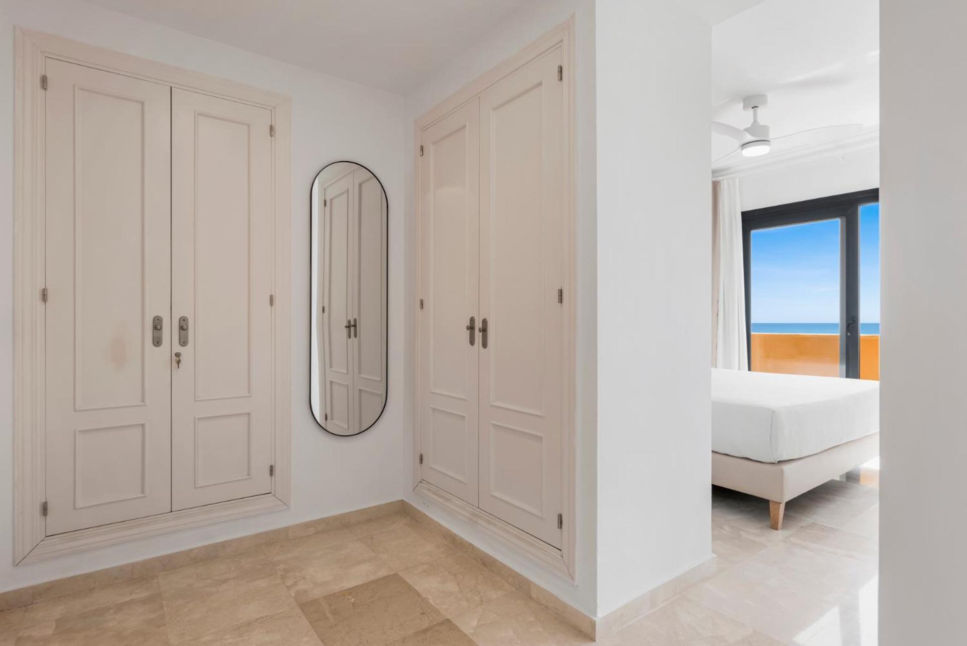 Sky And Sea Penthouse Apartment *