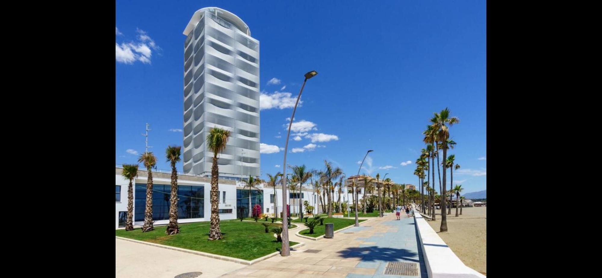No10 - Beachfront Close To Port, 2 Bedroom, 2 Bathroom, Sleeps 5 Apartment Estepona