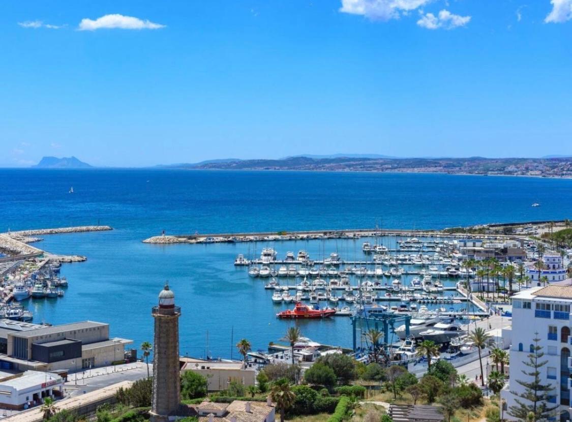Apartment No10 - Beachfront Close To Port, 2 Bedroom, 2 Bathroom, Sleeps 5 *