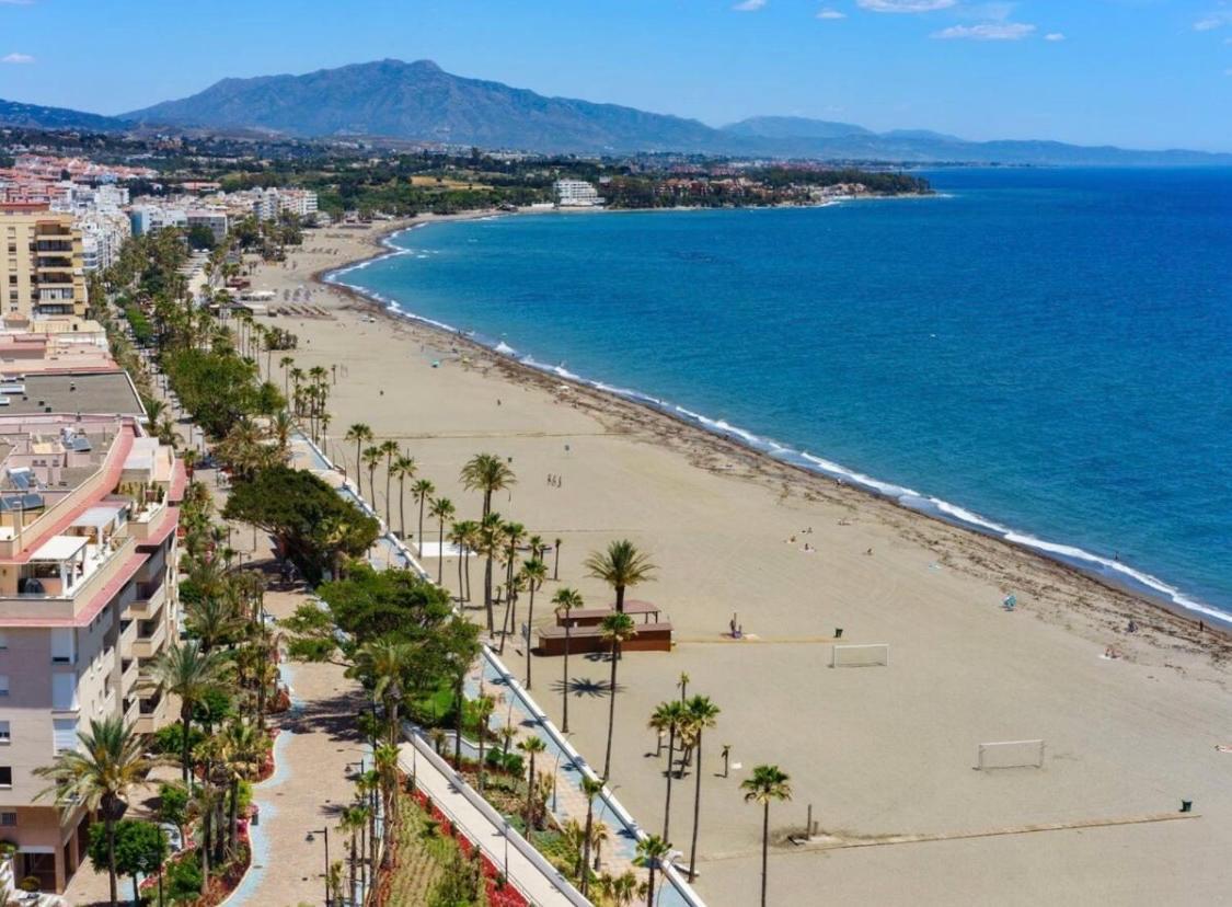 No1 - Beachfront Estepona, Close To Port, 2 Bedroom, 2 Bathroom, Sleeps 5 Appartement *