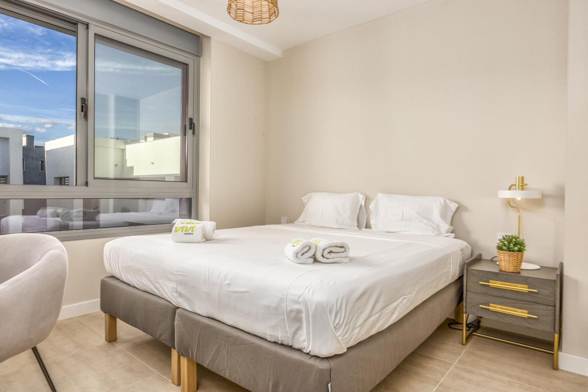 Vivi Homes - Sol Garden Pool, Terrace & Golf Apartment