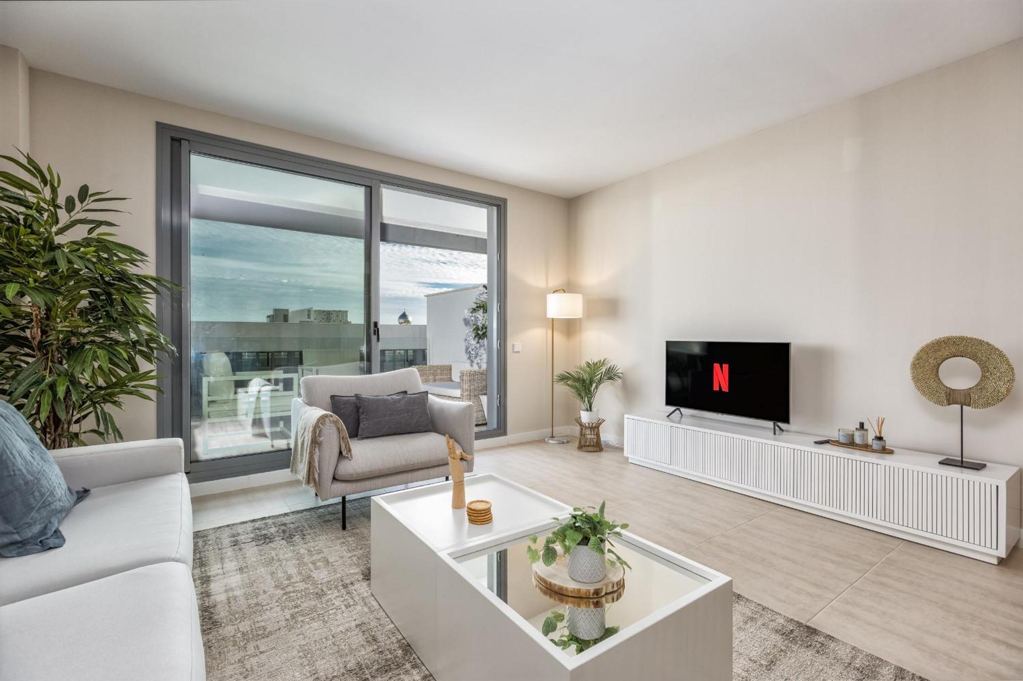 Vivi Homes - Sol Garden Pool, Terrace & Golf Apartment