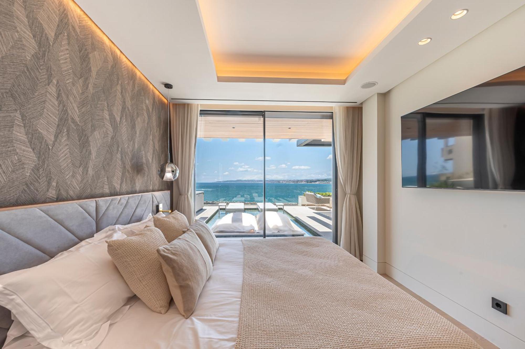 Luxury Front Line