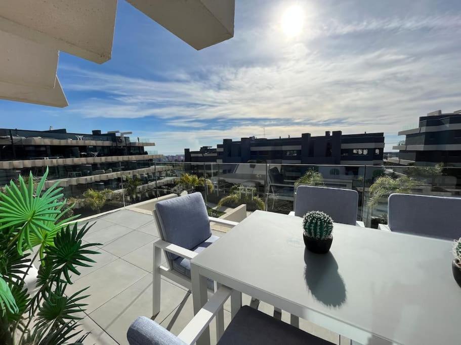 Apartment 3 Bed With Sea Views *
