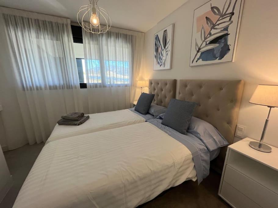 Apartment 3 Bed With Sea Views *