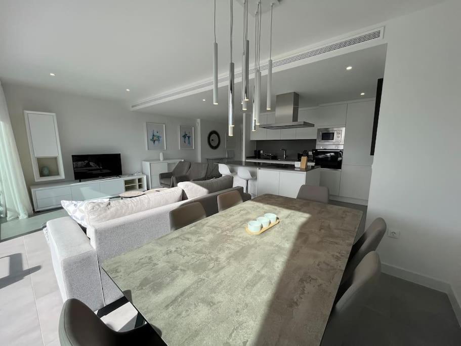 3 Bed With Sea Views Apartment Estepona