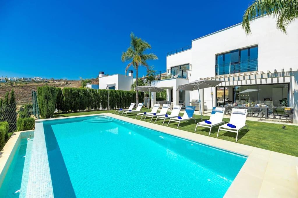 Villa New Luxury 4br Pool, Bbq Estepona