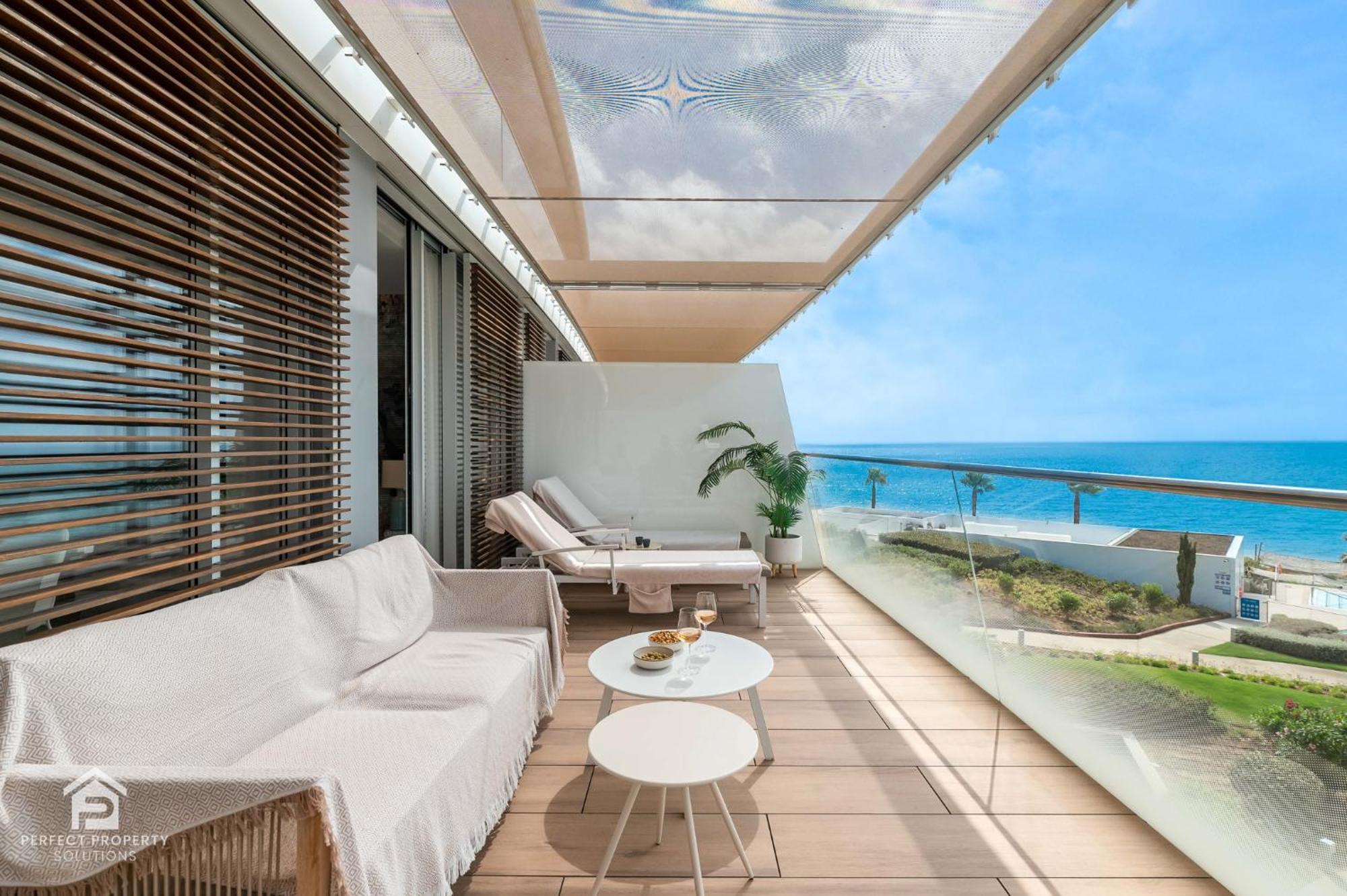 Edge Luxury Beachfront 3br, 3 Pools, Spa, Gym *